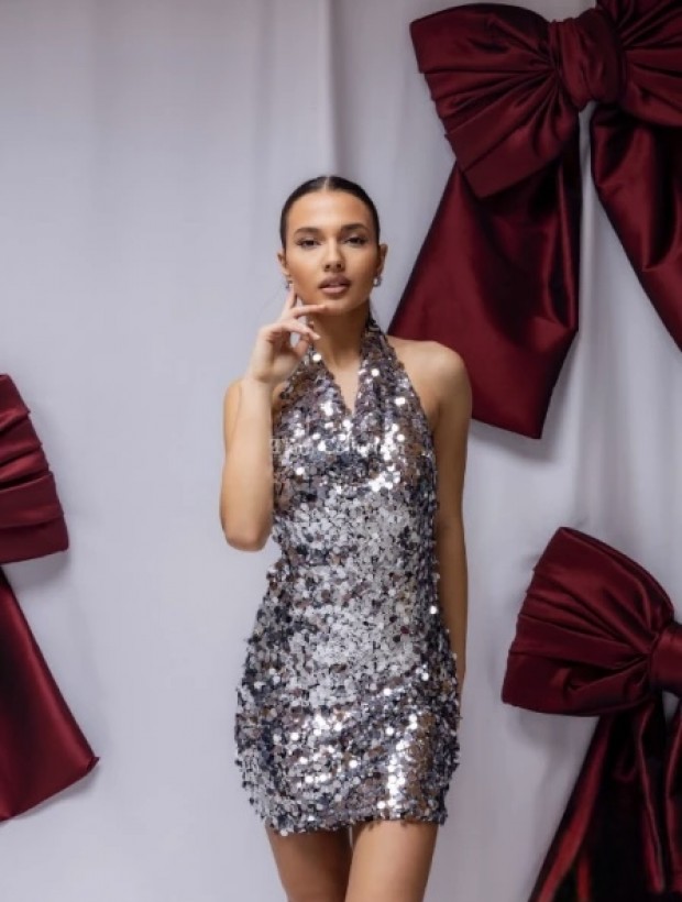 Kenza Ασημί Μίνι Φόρεμα Με Παγιέτα Και Ανοιχτή Πλάτη