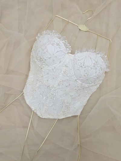 Μπούστο Λευκό με Λουλούδια